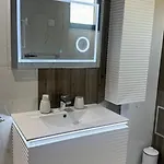 아파트 Grandma Anni's House